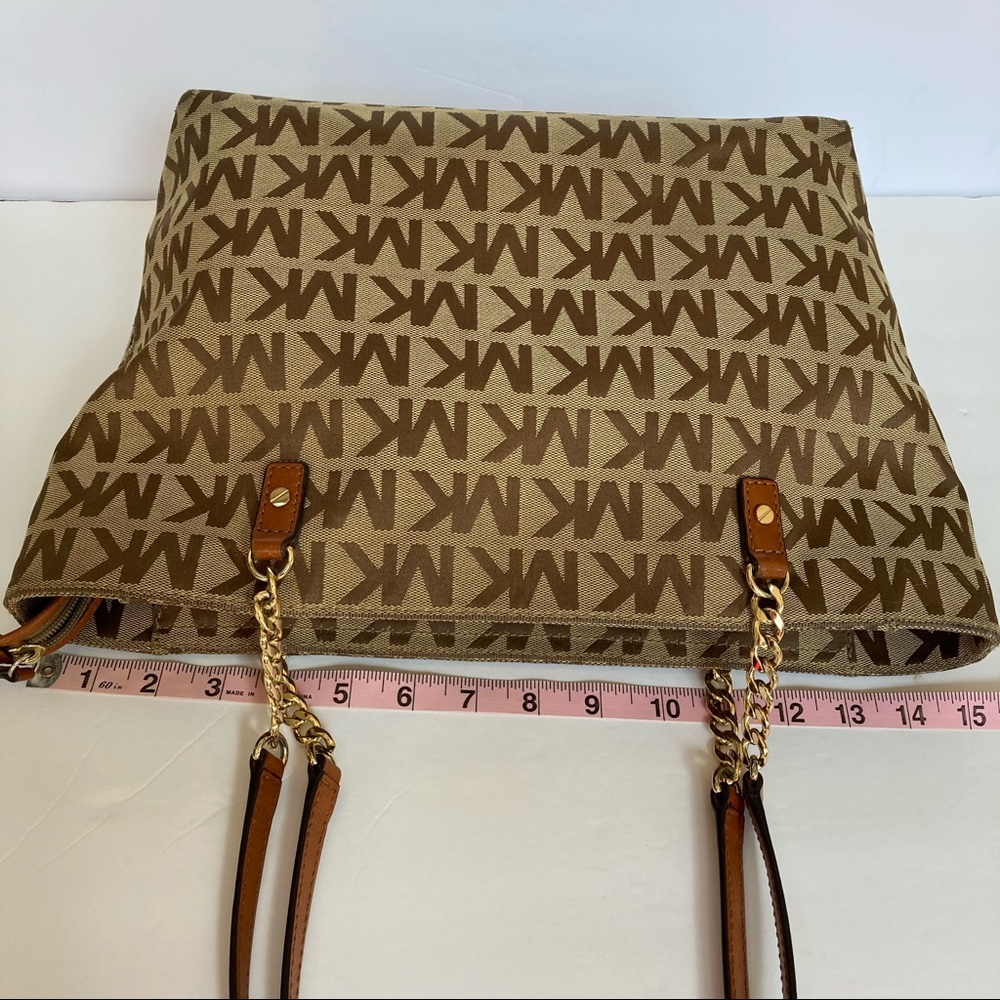 🎉HP🎉 Michael Kors zip monogram Tote bag - Picture 10 of 13